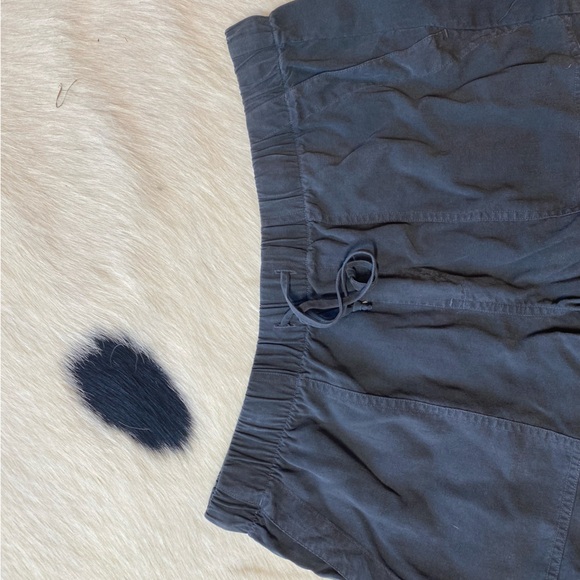 Cloth & Stone Fray Hem Shorts in Smokepearl - Picture 4 of 7